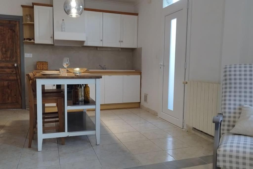 Charmante Maison T2 De Plein Pied Avec Exterieur Calme Aux Arenes Villa Béziers Exterior foto
